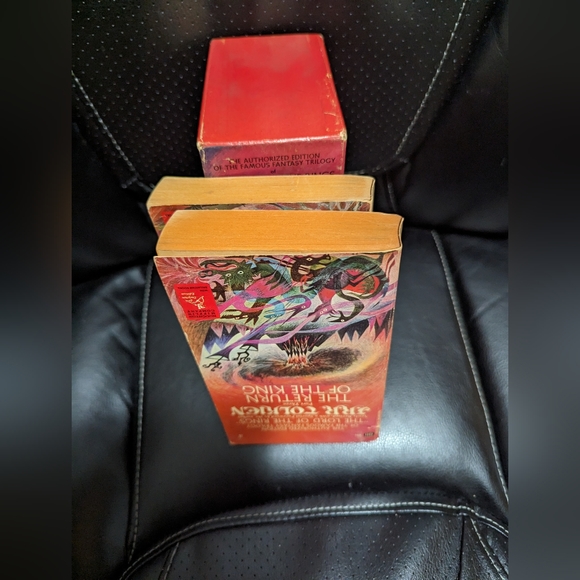 Tolkien Box Set with 2 books. The Two Towers and the return of the Kings. - Picture 9 of 11